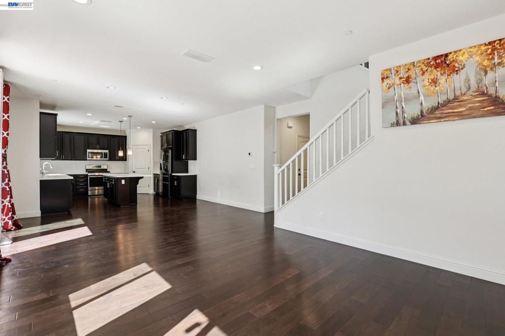 Image 8 of property listing at 510 E Albertina Ave, Mountain House, CA 95391