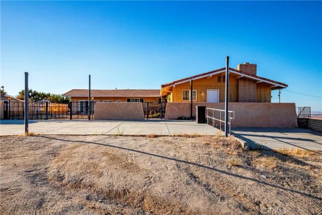 1032 W Avenue S14, Palmdale, CA 93551