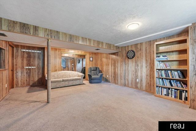 5806 S 113 Street, Omaha, NE 68137