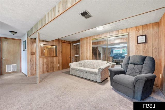 5806 S 113 Street, Omaha, NE 68137
