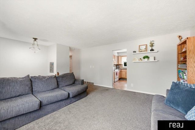 5806 S 113 Street, Omaha, NE 68137