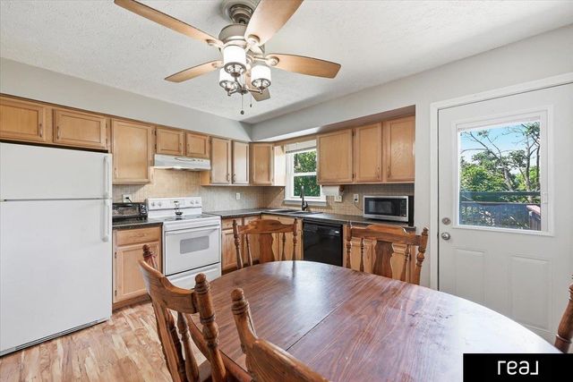 5806 S 113 Street, Omaha, NE 68137
