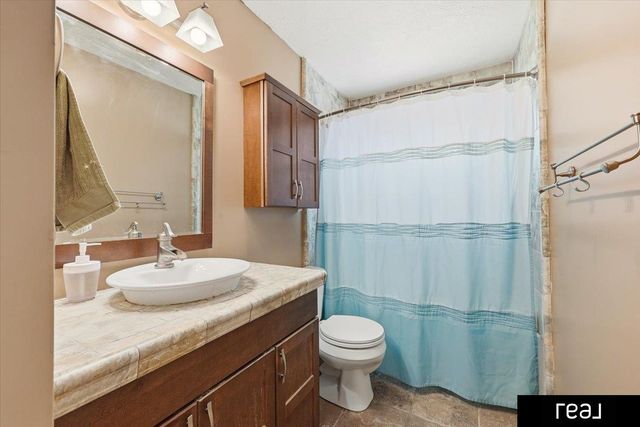 5806 S 113 Street, Omaha, NE 68137