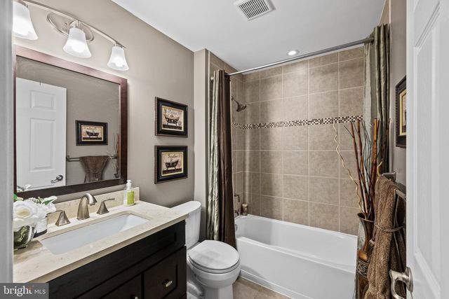 8608 DIAMOND RUN CT, Seven Valleys, PA 17360