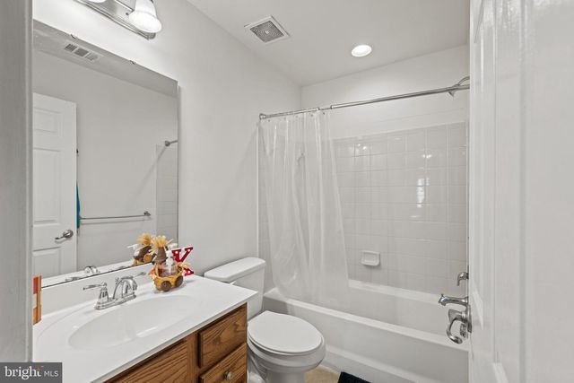 8608 DIAMOND RUN CT, Seven Valleys, PA 17360