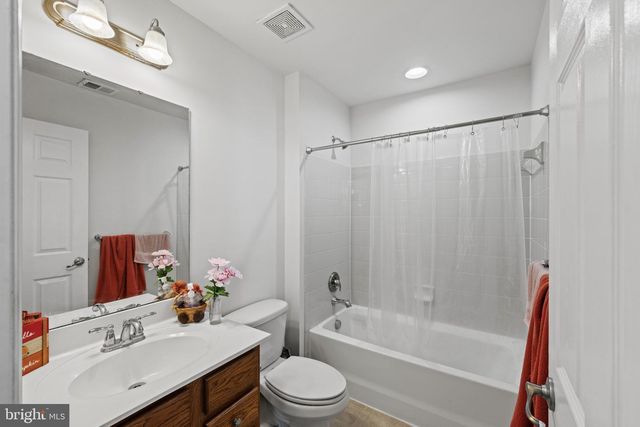 8608 DIAMOND RUN CT, Seven Valleys, PA 17360