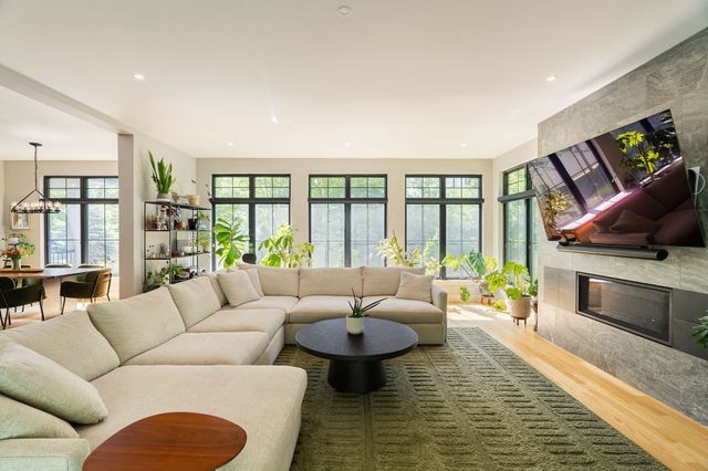 32 Lantern Ln, Wellesley, MA 02481