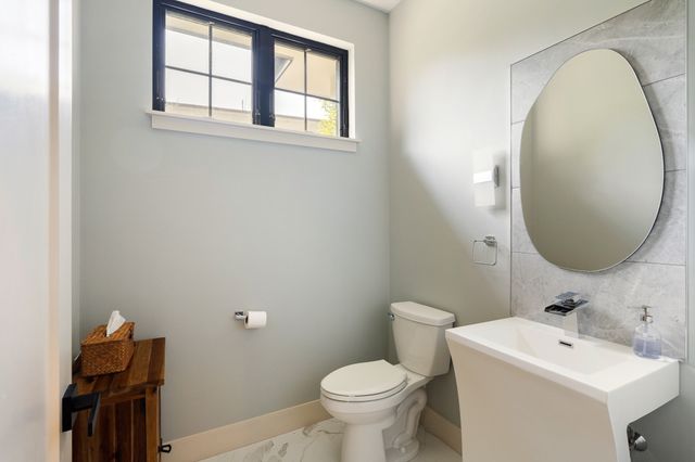 32 Lantern Ln, Wellesley, MA 02481