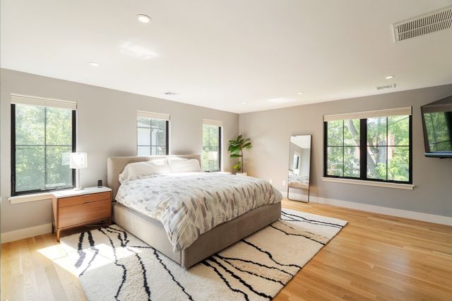 32 Lantern Ln, Wellesley, MA 02481