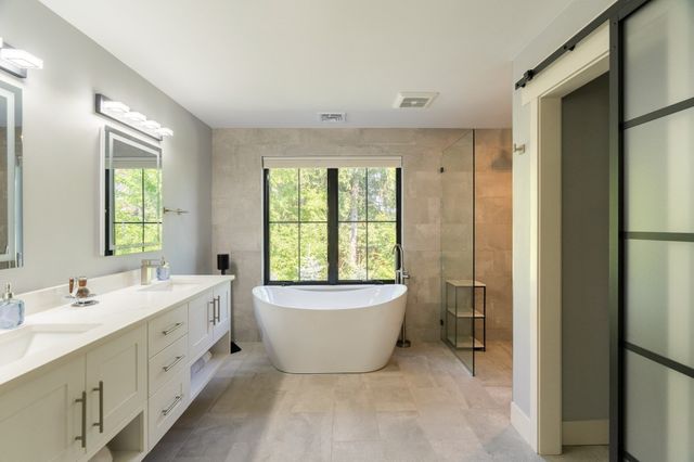 32 Lantern Ln, Wellesley, MA 02481