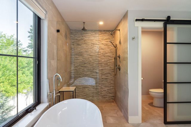 32 Lantern Ln, Wellesley, MA 02481