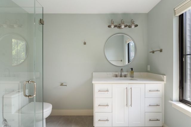 32 Lantern Ln, Wellesley, MA 02481