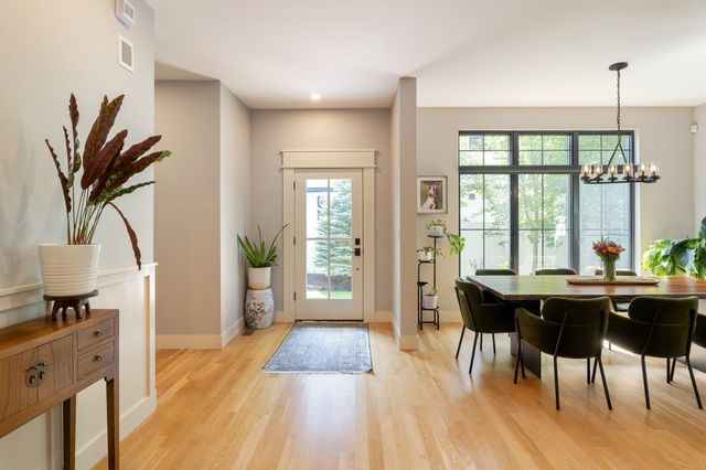 32 Lantern Ln, Wellesley, MA 02481