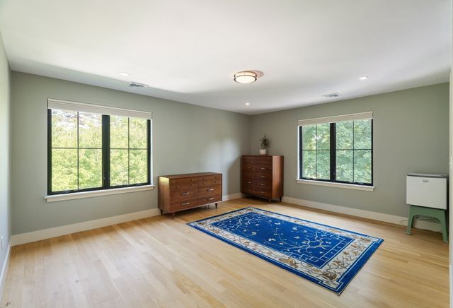 32 Lantern Ln, Wellesley, MA 02481