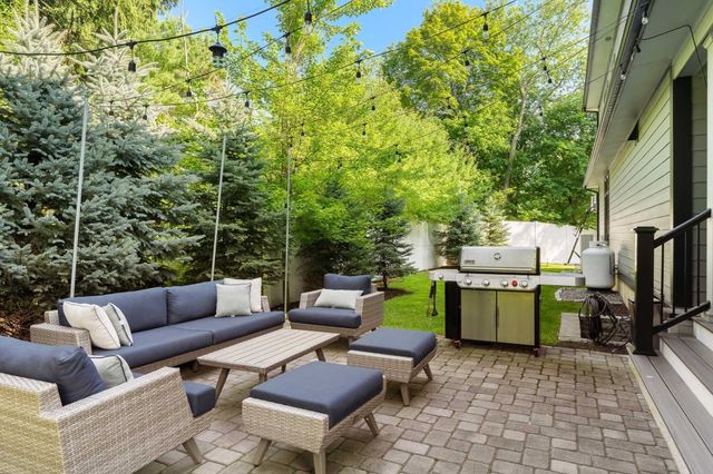 32 Lantern Ln, Wellesley, MA 02481