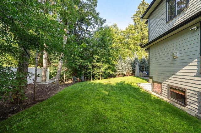 32 Lantern Ln, Wellesley, MA 02481