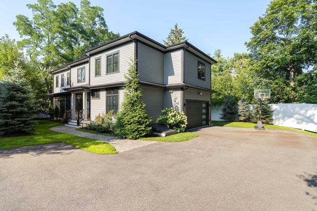 32 Lantern Ln, Wellesley, MA 02481
