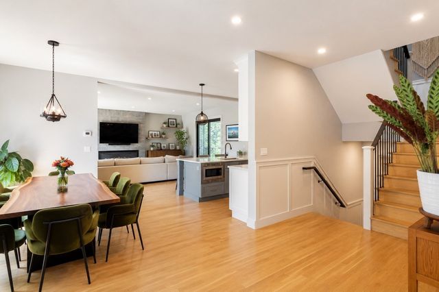 32 Lantern Ln, Wellesley, MA 02481