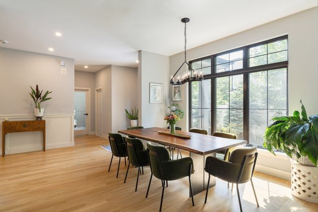 32 Lantern Ln, Wellesley, MA 02481