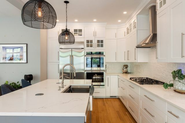 32 Lantern Ln, Wellesley, MA 02481