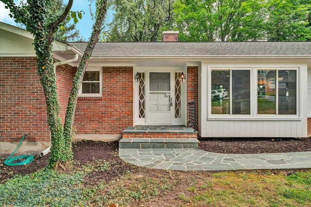 3751 Londonderry DR SW, Roanoke, VA 24014