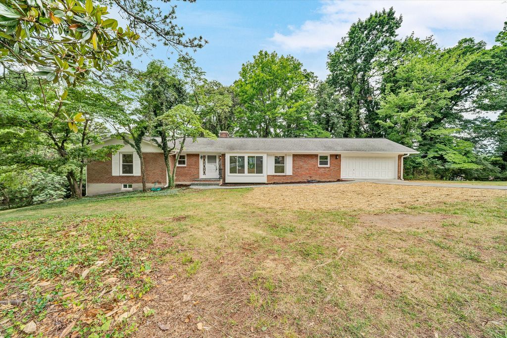 3751 Londonderry DR SW, Roanoke, VA 24014