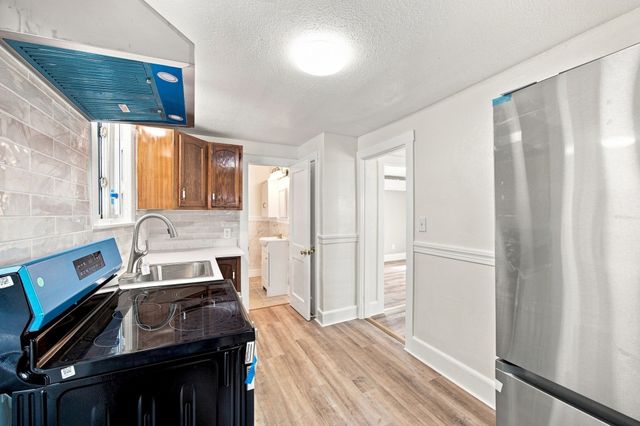 15 Alice St, Springfield, MA 01109