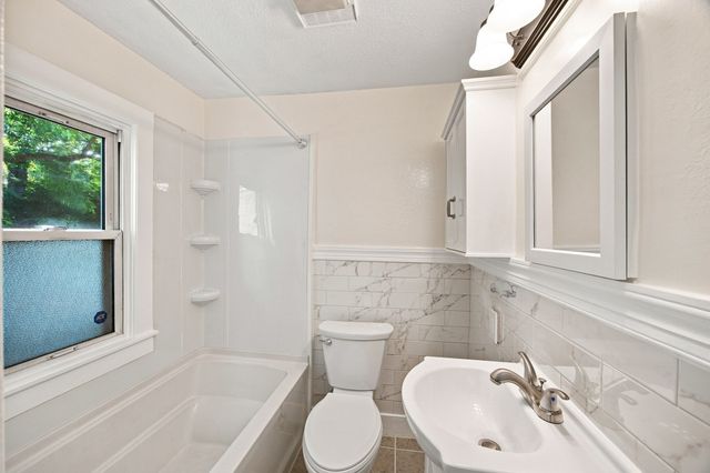 15 Alice St, Springfield, MA 01109