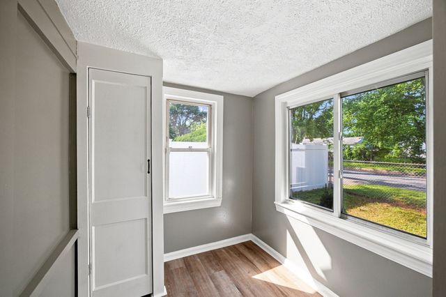 15 Alice St, Springfield, MA 01109