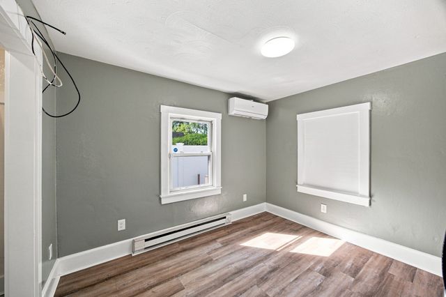 15 Alice St, Springfield, MA 01109