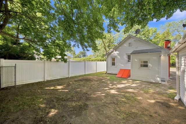 15 Alice St, Springfield, MA 01109