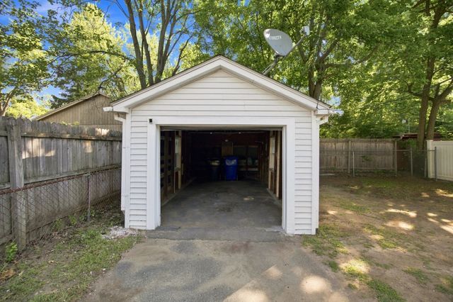 15 Alice St, Springfield, MA 01109