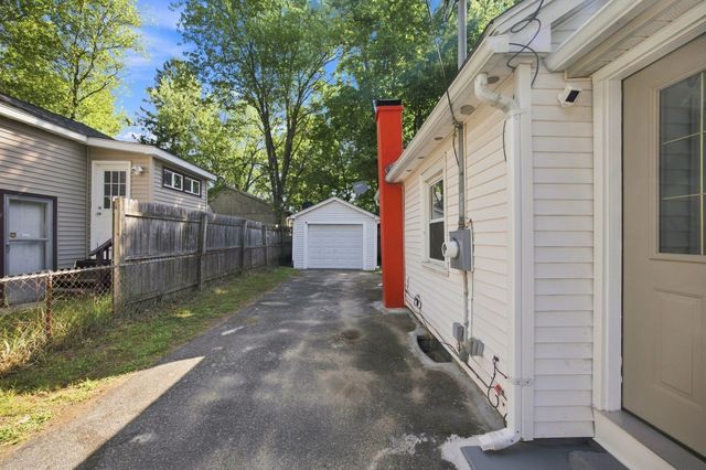 15 Alice St, Springfield, MA 01109