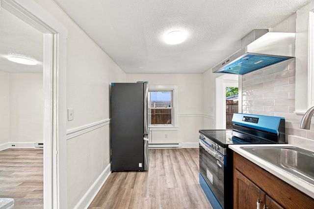 15 Alice St, Springfield, MA 01109