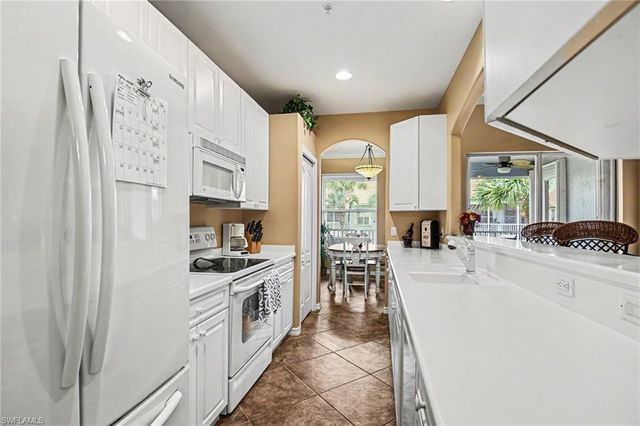 1230 Sweetwater LN 2208, Naples, FL 34110