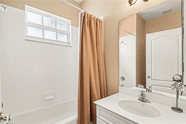 1230 Sweetwater LN 2208, Naples, FL 34110