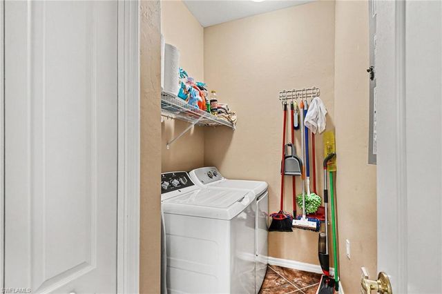1230 Sweetwater LN 2208, Naples, FL 34110