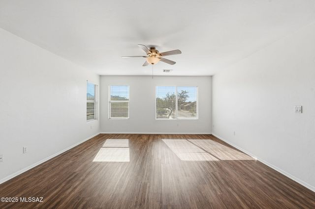 341 W Amber Hawk Court, Green Valley, AZ 85614