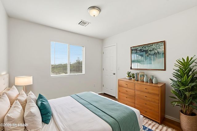 341 W Amber Hawk Court, Green Valley, AZ 85614