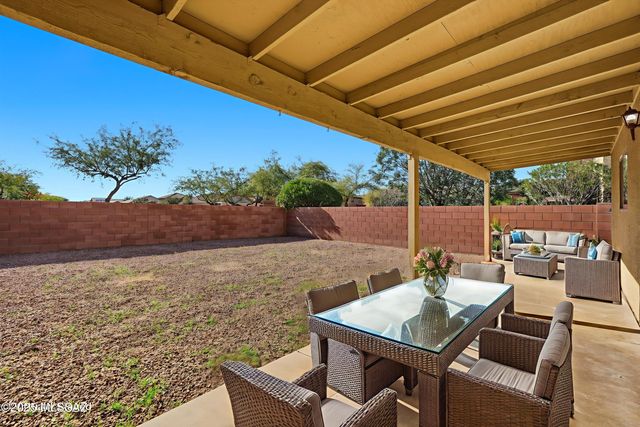 341 W Amber Hawk Court, Green Valley, AZ 85614