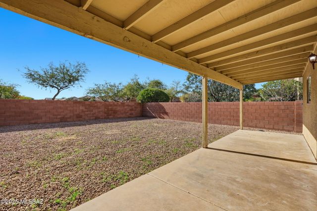 341 W Amber Hawk Court, Green Valley, AZ 85614