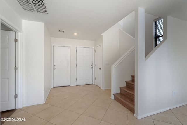 341 W Amber Hawk Court, Green Valley, AZ 85614