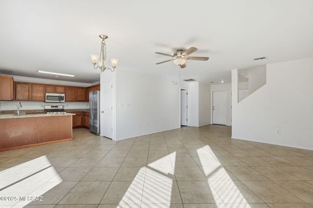 341 W Amber Hawk Court, Green Valley, AZ 85614