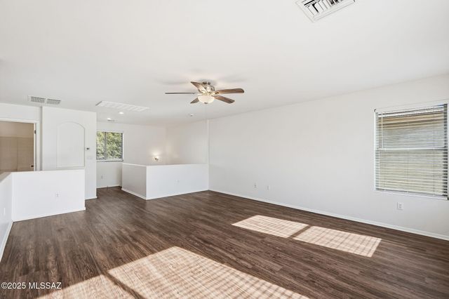 341 W Amber Hawk Court, Green Valley, AZ 85614