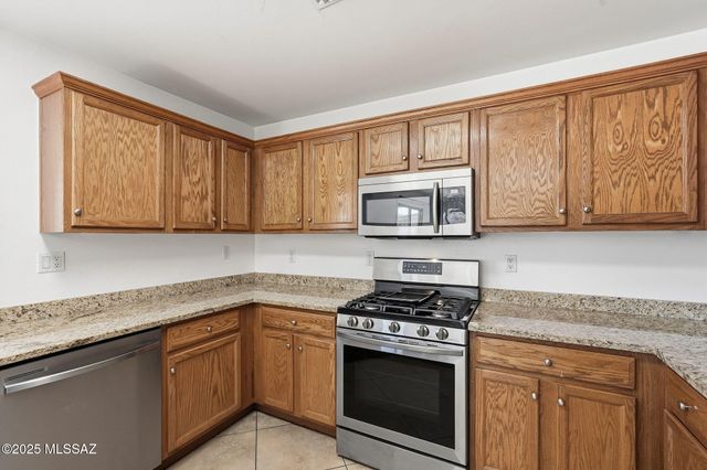 341 W Amber Hawk Court, Green Valley, AZ 85614