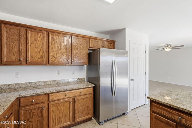 341 W Amber Hawk Court, Green Valley, AZ 85614