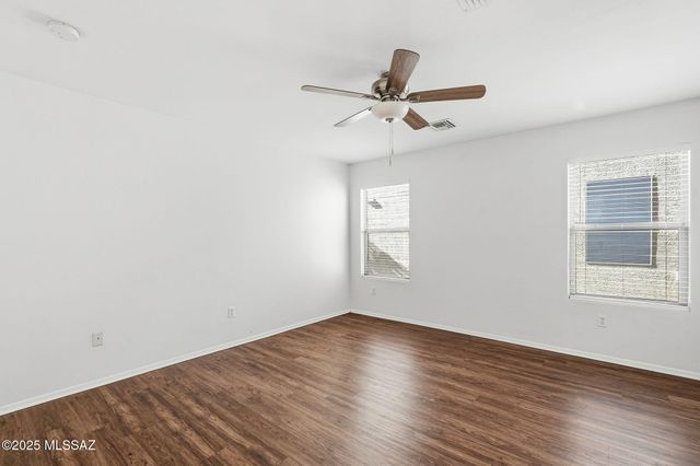 341 W Amber Hawk Court, Green Valley, AZ 85614