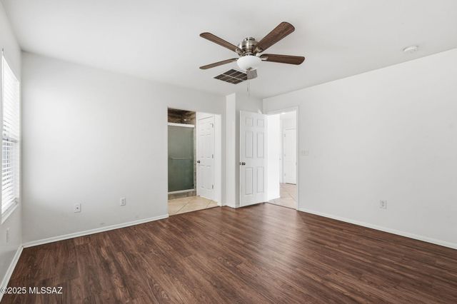 341 W Amber Hawk Court, Green Valley, AZ 85614