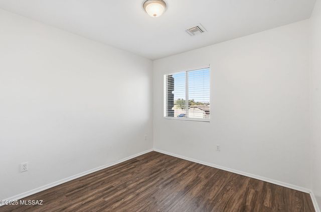 341 W Amber Hawk Court, Green Valley, AZ 85614