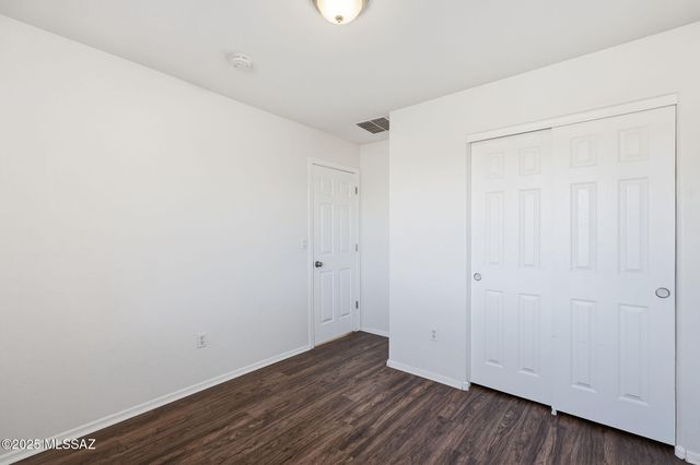 341 W Amber Hawk Court, Green Valley, AZ 85614